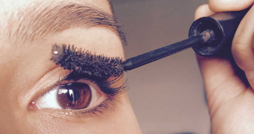putting eyeshadow